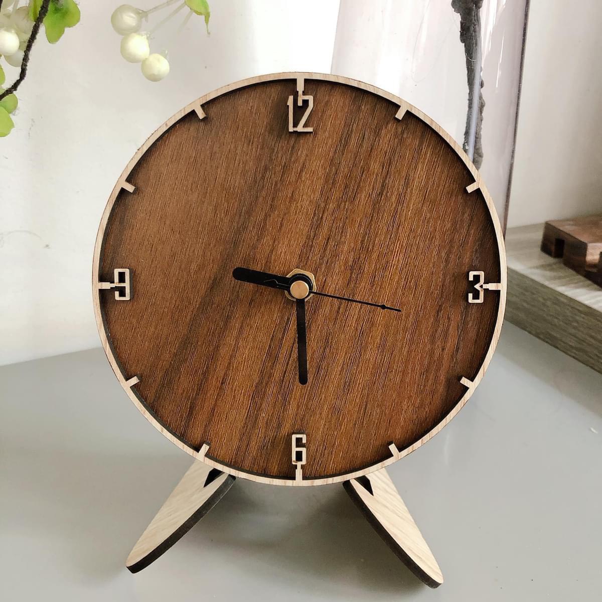 Đồng hồ để bàn gỗ 18cm